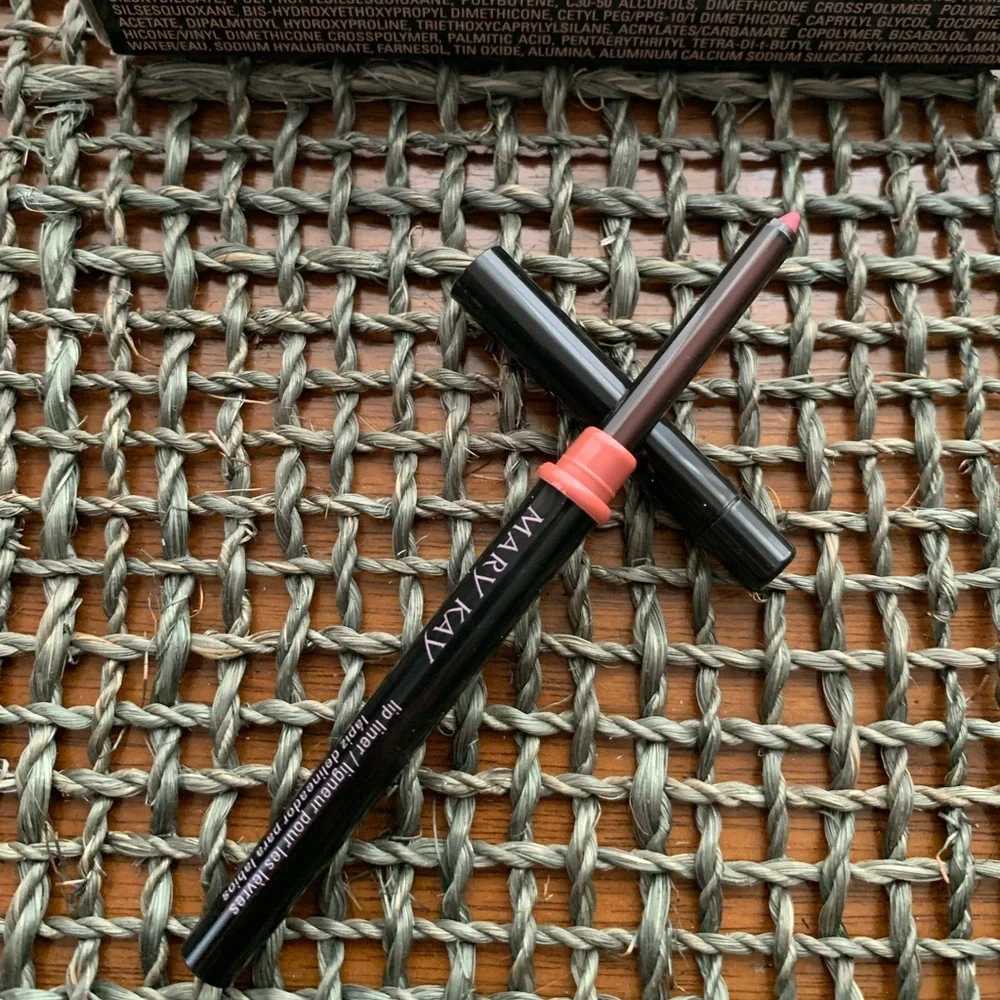 Mary Kay NIP Coral Lip Liner - Picture 1 of 6